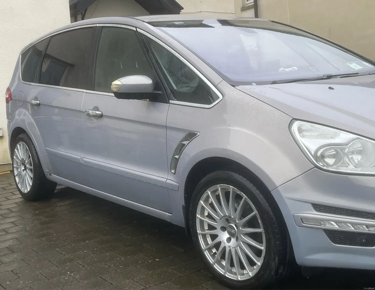 Ford Smax 2011 - Image 1
