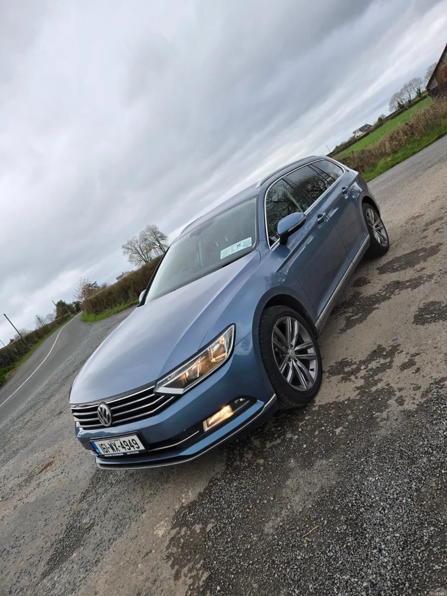 Volkswagen Passat 2016 - Image 2