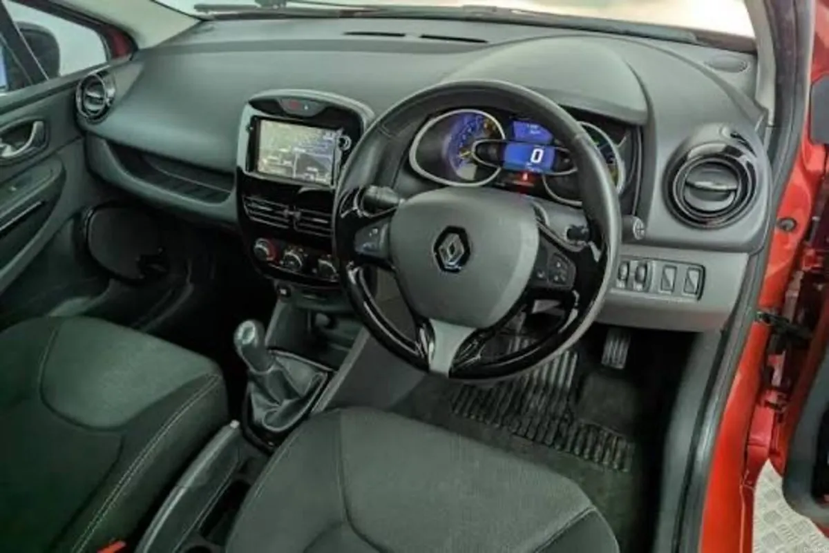 Renault Clio 2015 - Image 2