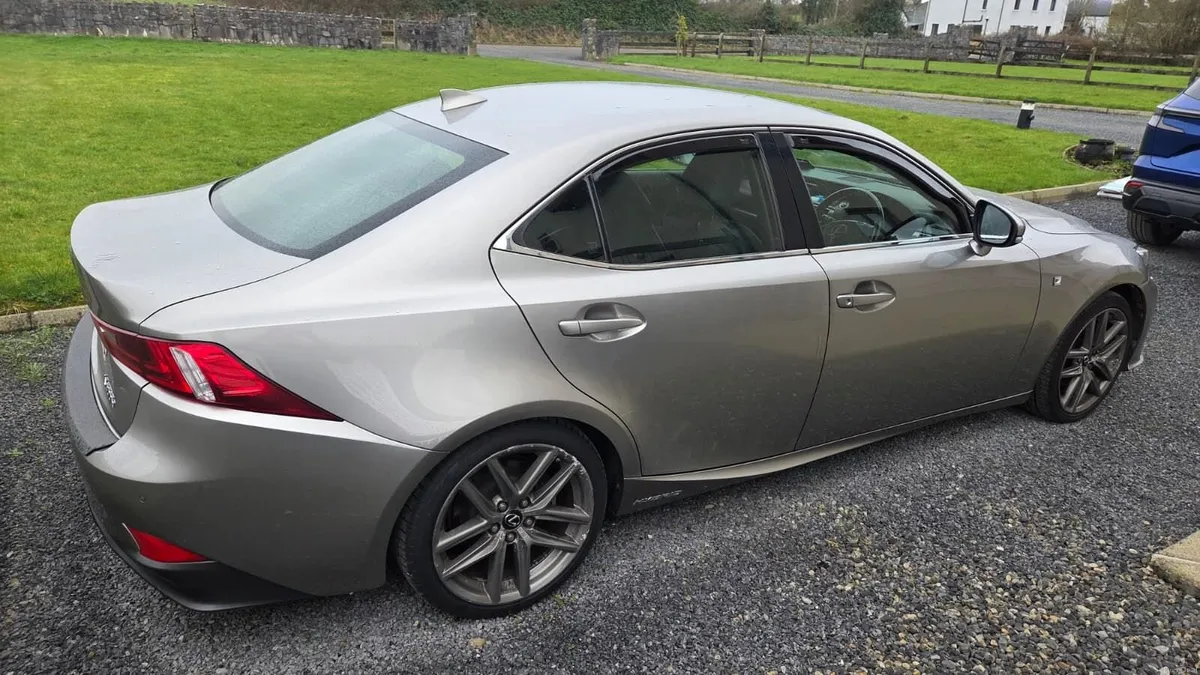 2015 Lexus IS 300h F Sport - Image 4