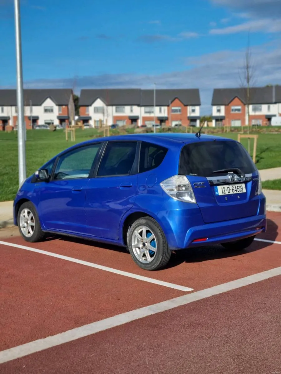 Honda Fit 2012 Hybrid - Image 2