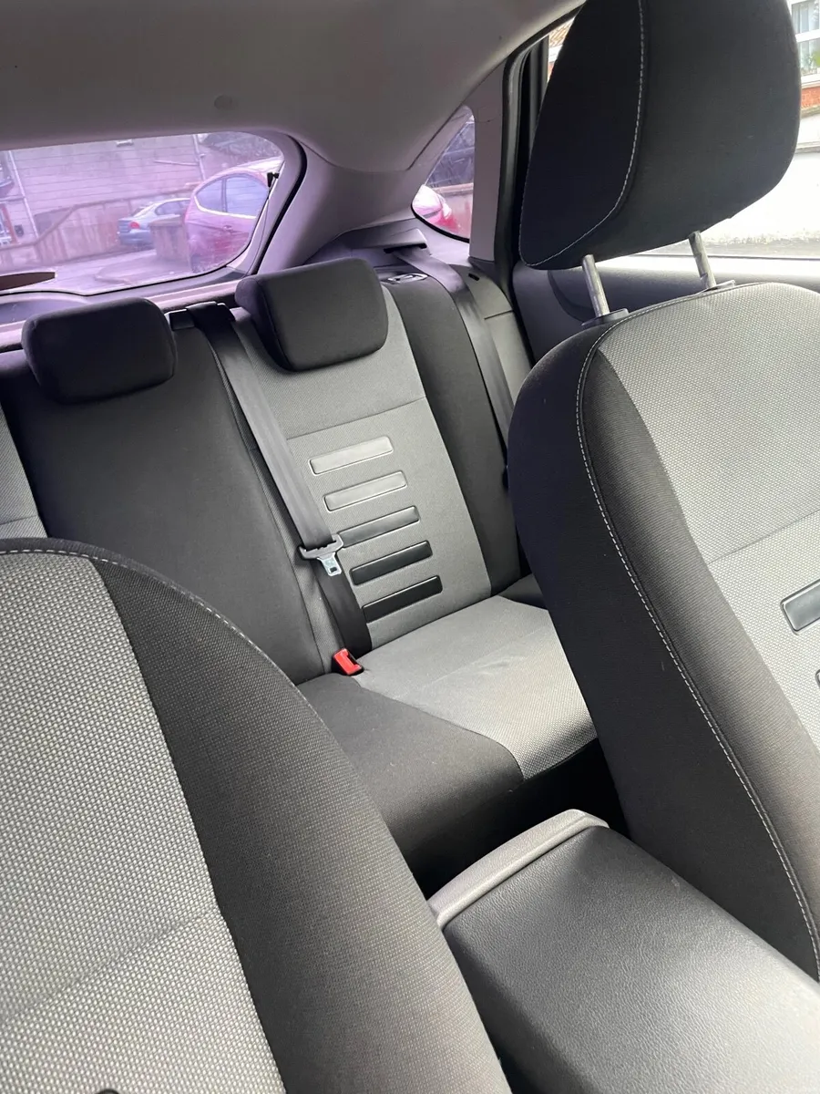 Ford Focus 2010 - Image 4