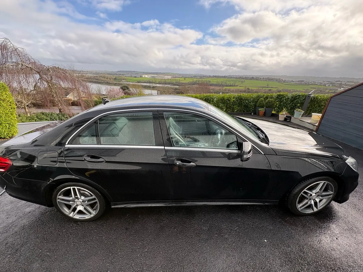 151 Mercedes E-Class AMG 220 bluetec - Image 4