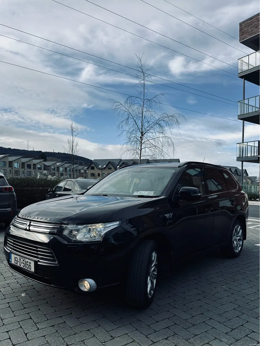 Outlander 2015-PHEV-Low mileage, Top Spec- €9,800 - Image 2