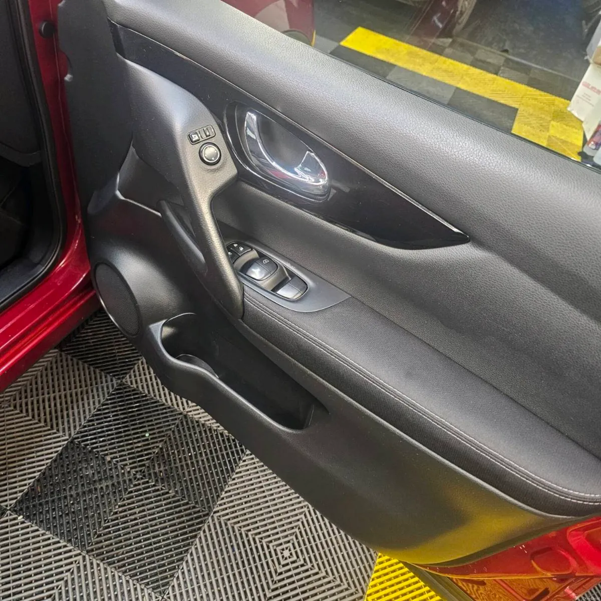 NISSAN QASHQAI 1.5 SV Diesel - Image 4