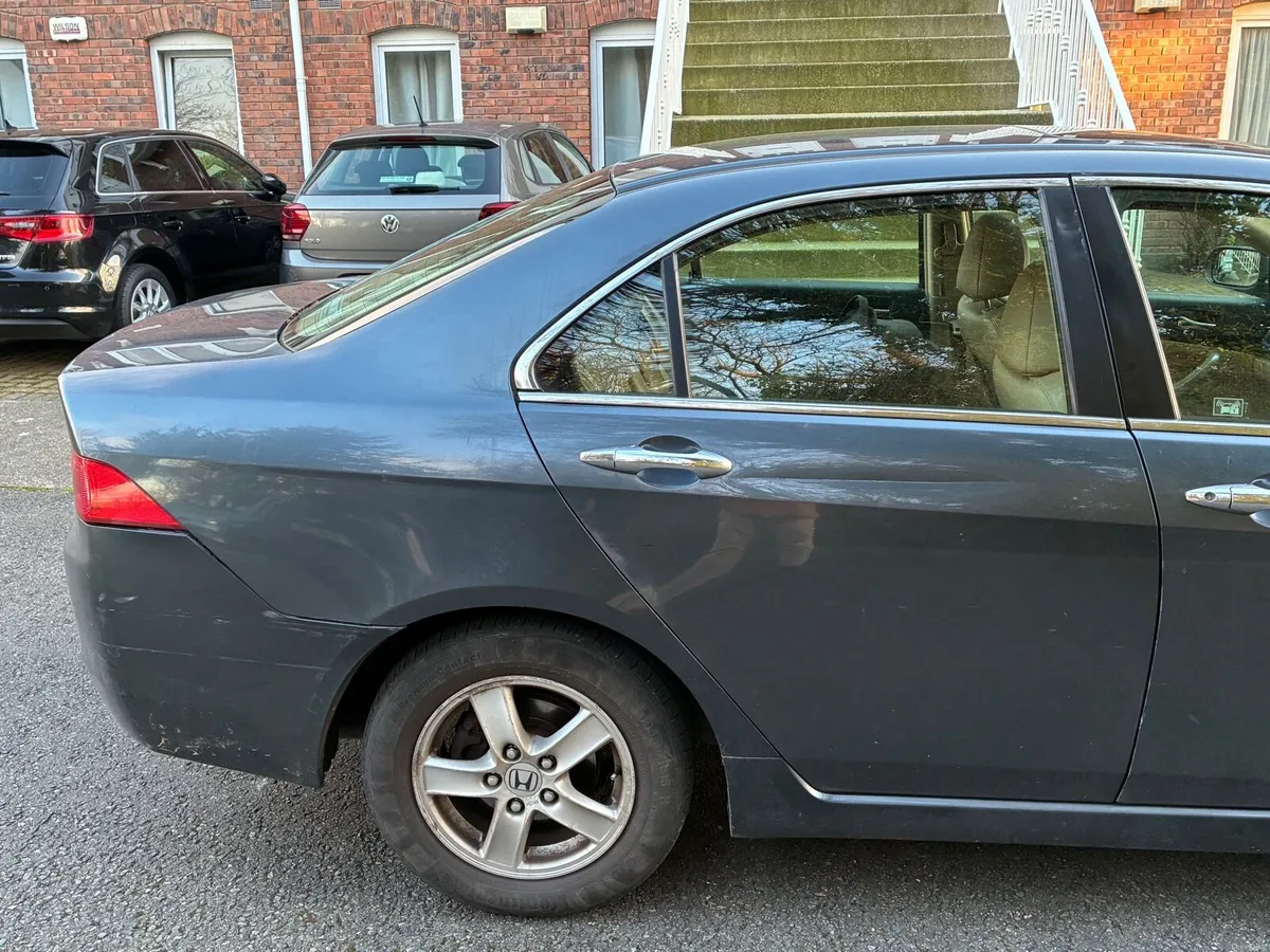 Honda Accord 2005 - Image 2