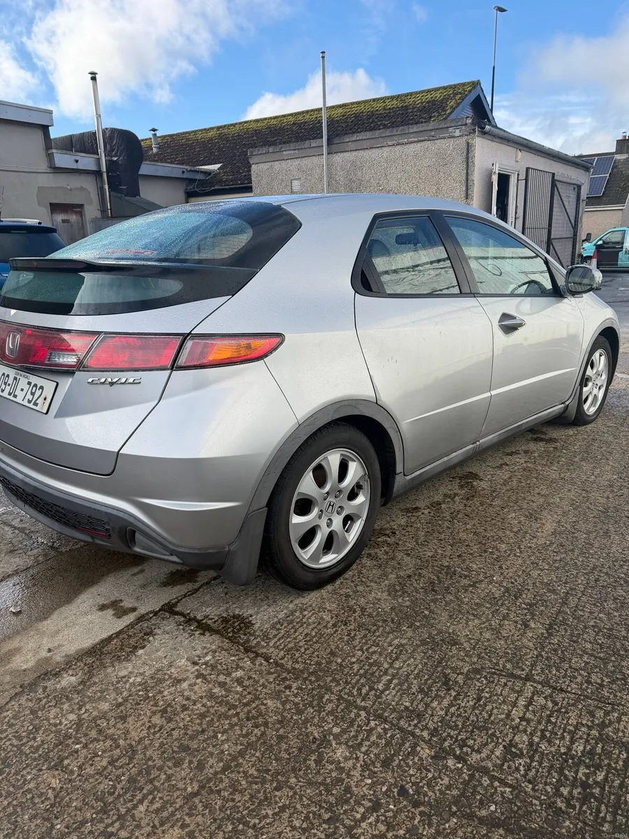 09 Honda Civic - Image 4