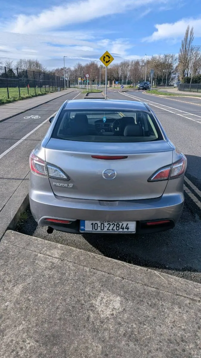Mazda 3 saloon grey 1.6 - Image 4