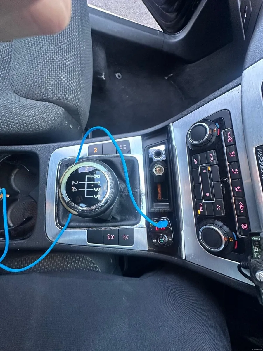 Volkswagen Passat 2010 - Image 3