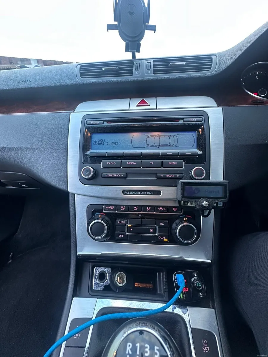 Volkswagen Passat 2010 - Image 4