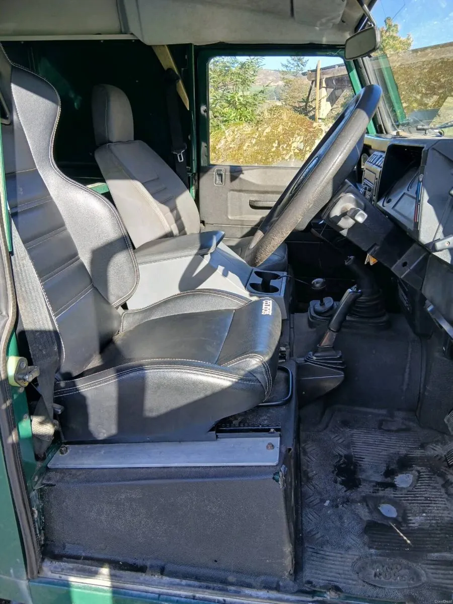 Land Rover Defender 90 2.5Tdi - Image 5