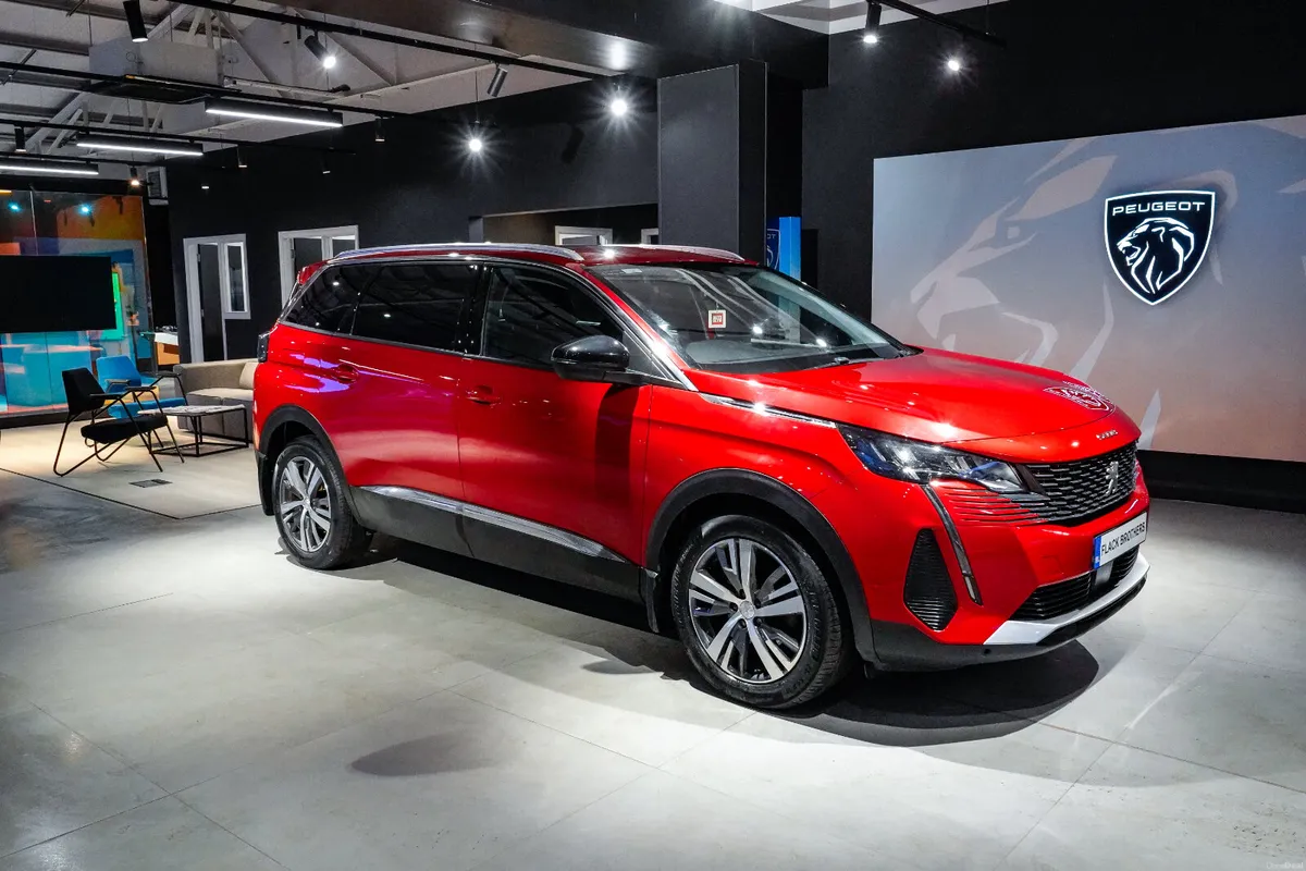 2022 Peugeot 5008 Allure 1.5 BlueHDi 130bhp Manual - Image 2