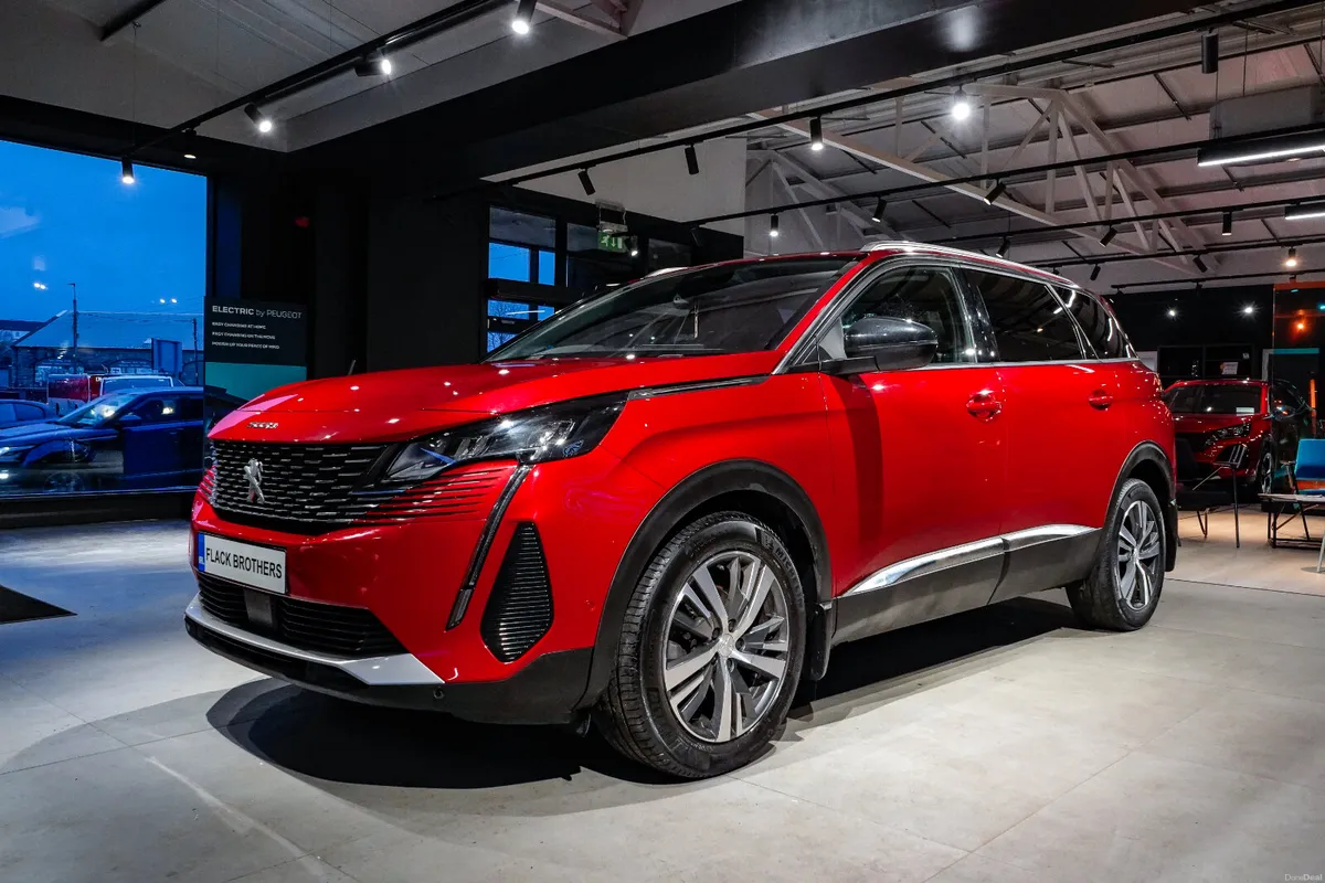 2022 Peugeot 5008 Allure 1.5 BlueHDi 130bhp Manual - Image 4