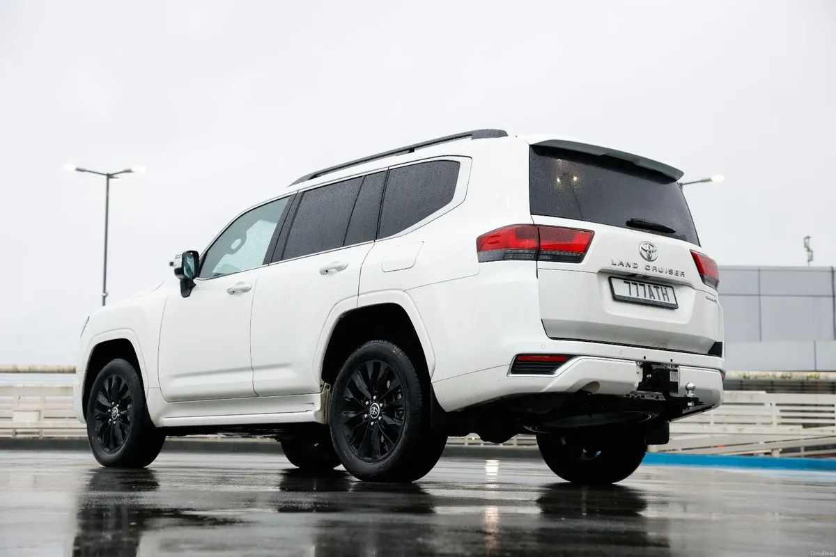 2026 LANDCRUISER AMAZON SAHARA ZX BLACK EDITON - Image 2