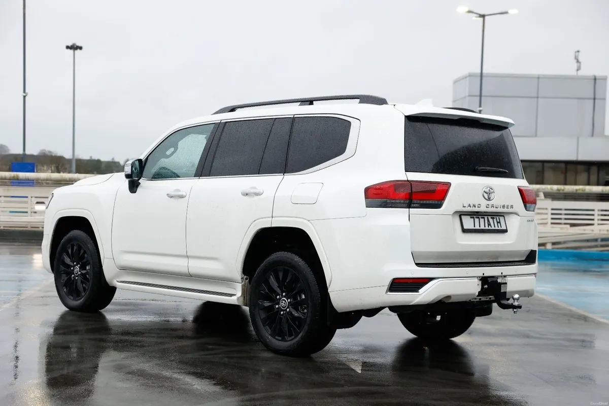 2026 LANDCRUISER AMAZON SAHARA ZX BLACK EDITON - Image 4