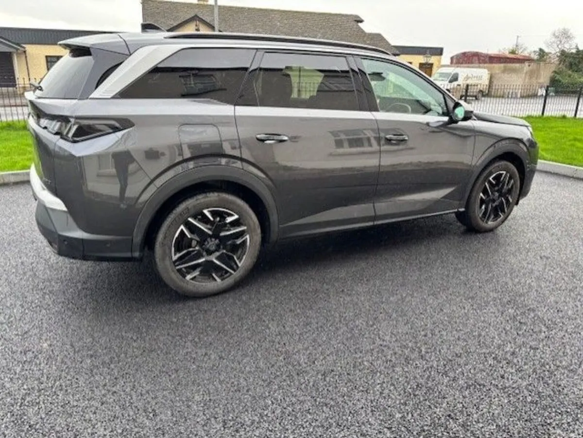 Peugeot 5008 2025 - Image 1