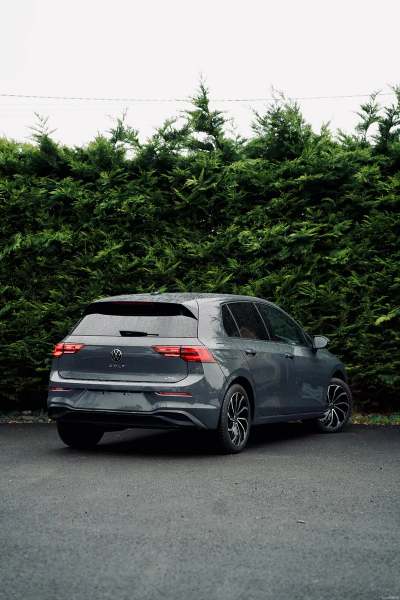 🌟Volkswagen Golf 1.0 Highline 2023 With Low Milea - Image 4