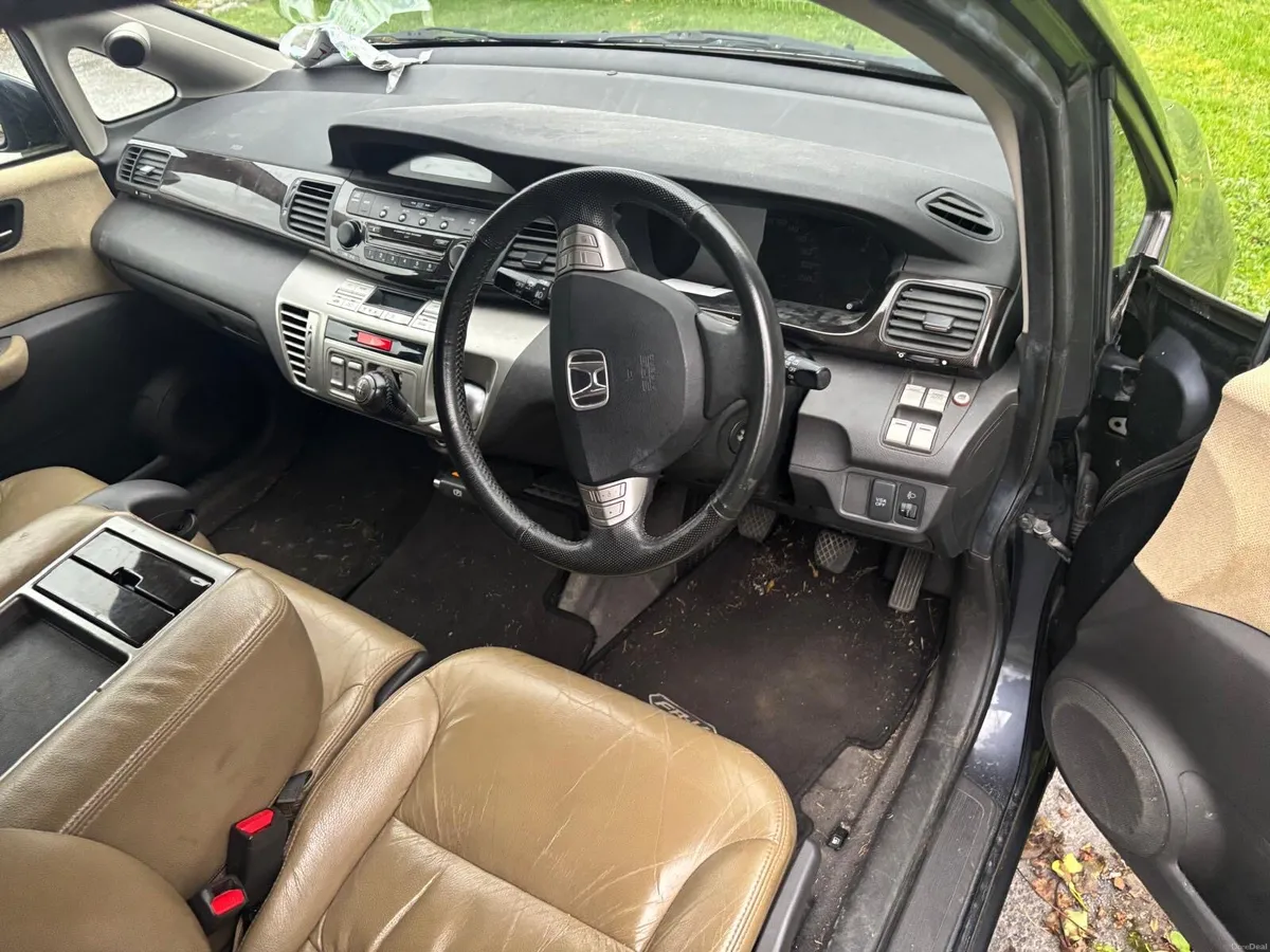 2009 Honda FRV - Image 4