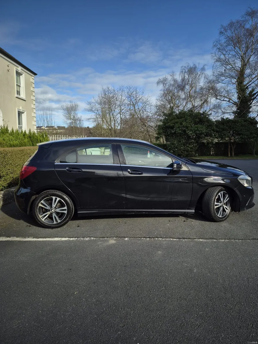 MERCEDES BENZ A SERIES A180 D SE EXECUTIVE 5DR

1. - Image 3