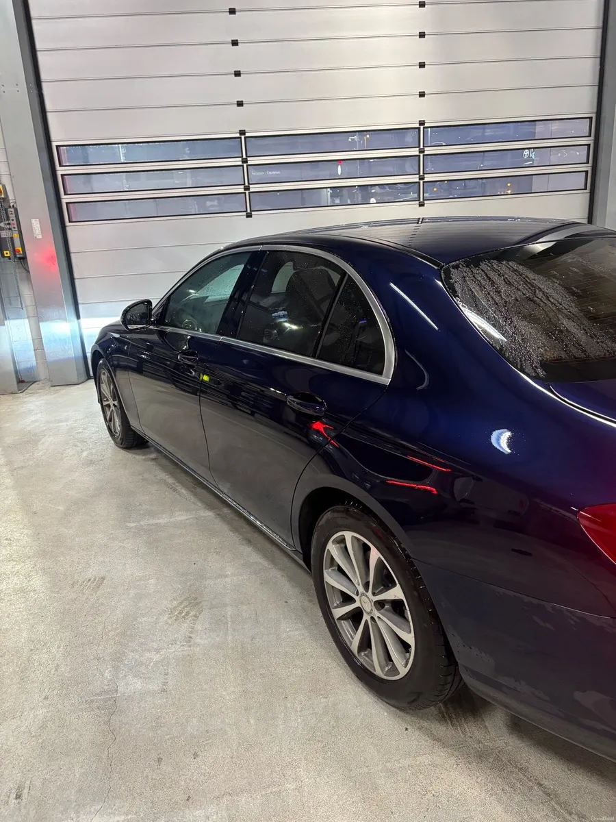 Mercedes E220 - Image 4
