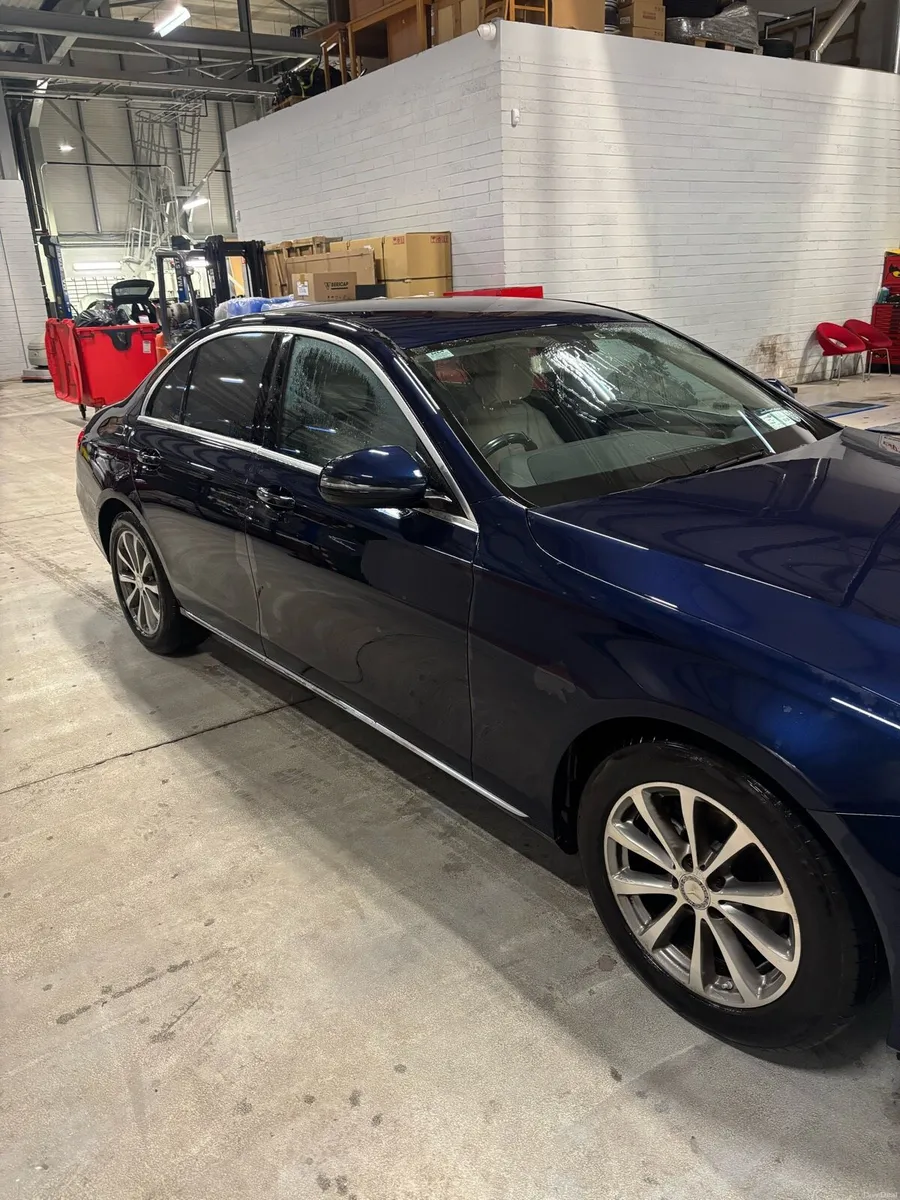 Mercedes E220 - Image 2