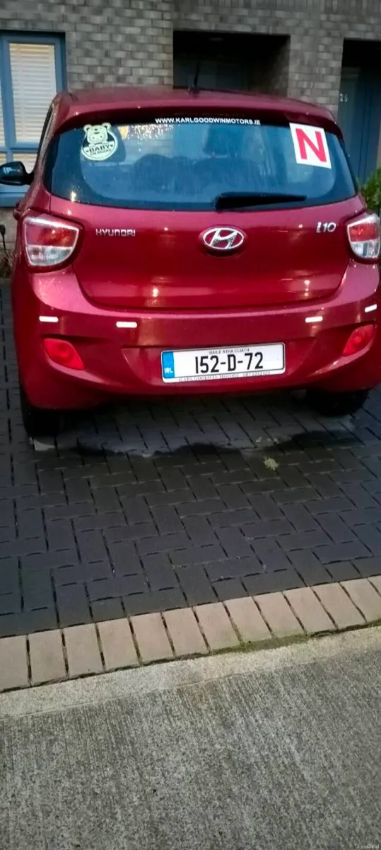 Hyundai i10 - Deluxe - Automatic**Low mileage** - Image 2