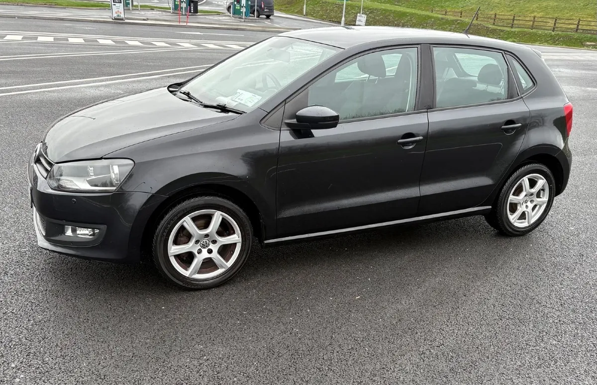 Volkswagen Polo 2011 - Image 2