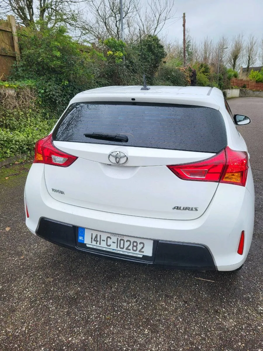 141 Toyota Auris - Image 2