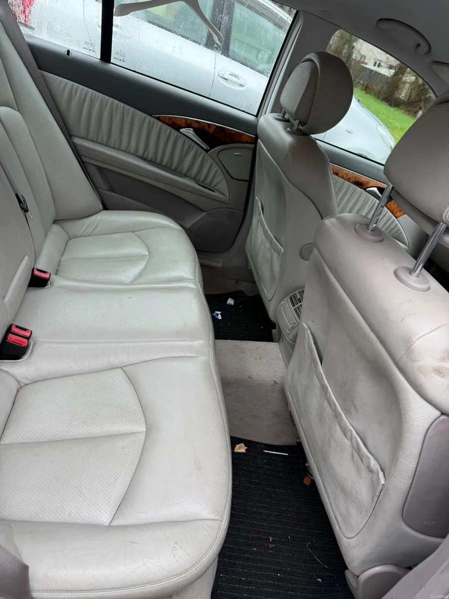 Mercedes-Benz E-Class 2006 - Image 3