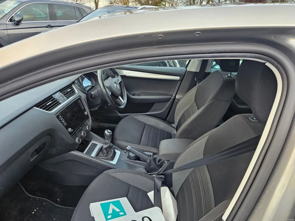 Skoda Octavia AMB 1.0tsi 115HP 4DR - Image 3