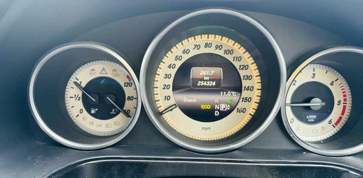 Mercedes E220 - Image 2