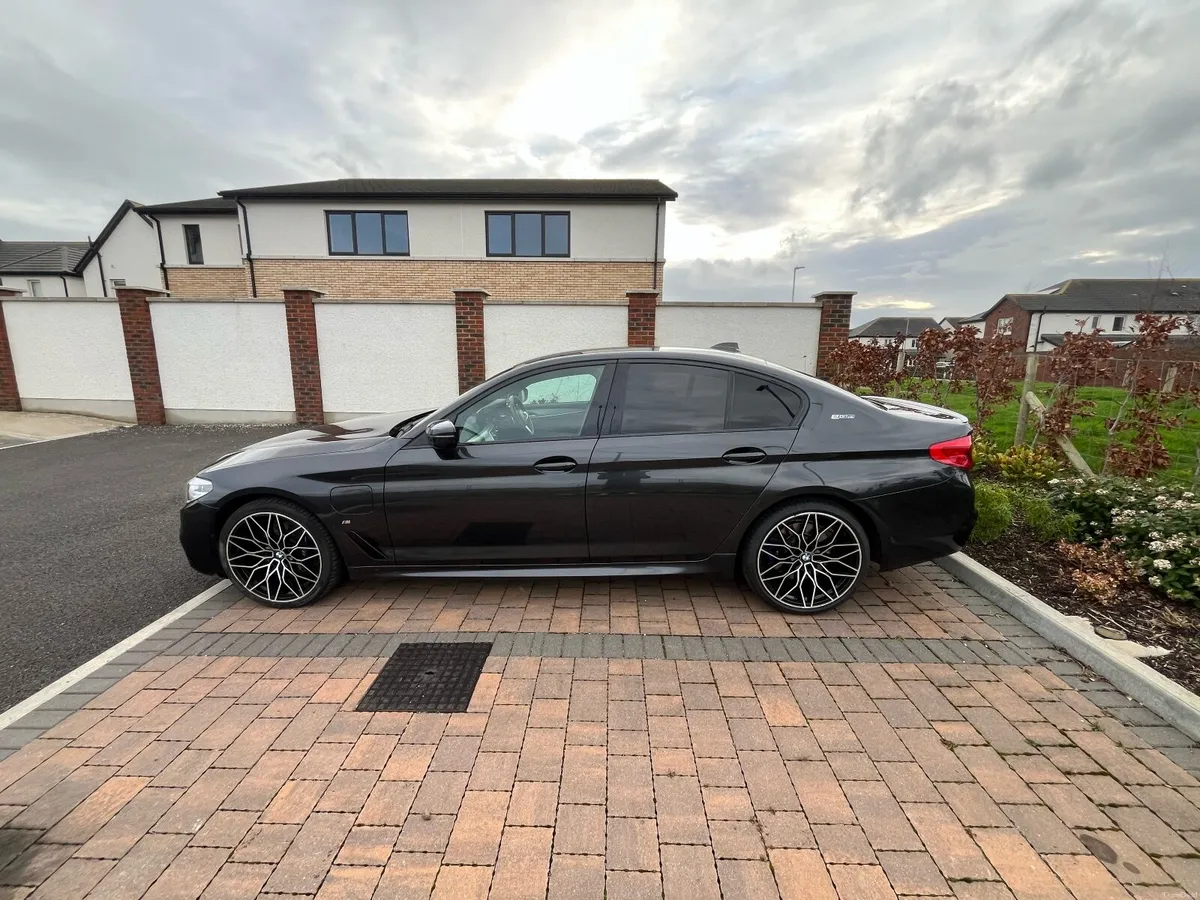 BMW 5-Series 2018 - Image 3