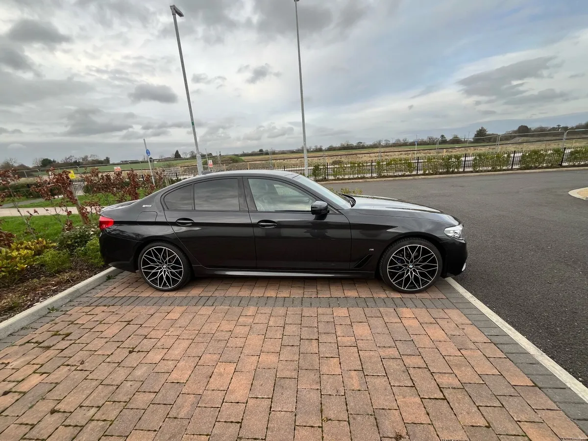 BMW 5-Series 2018 - Image 2