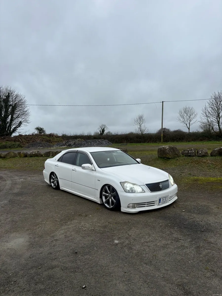 Toyota crown athlete - Image 3