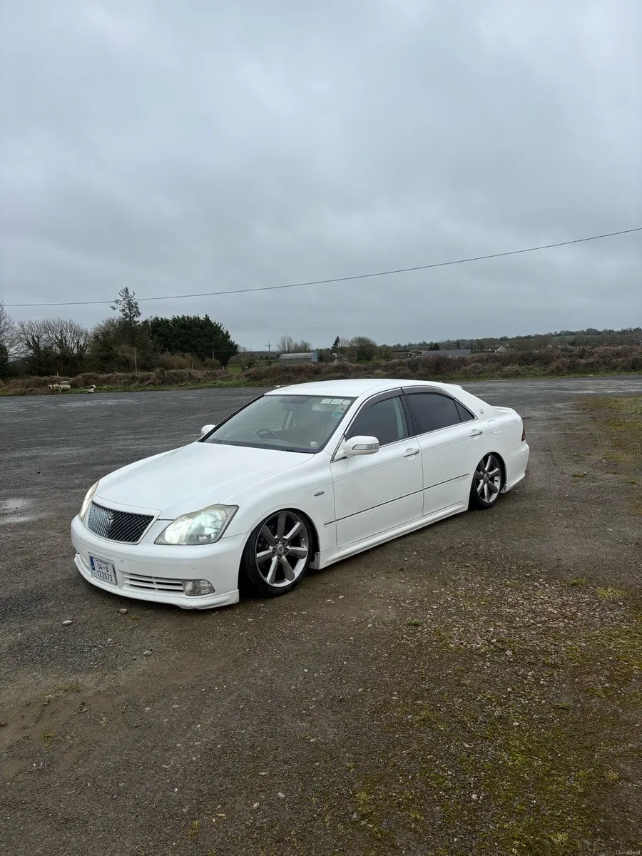 Toyota crown athlete - Image 1