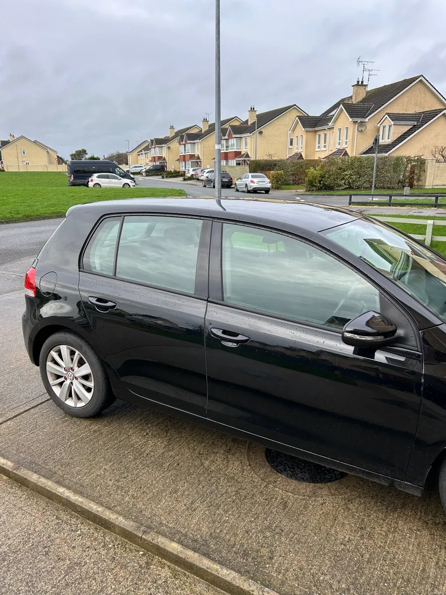 Volkswagen Golf 2011 - Image 2