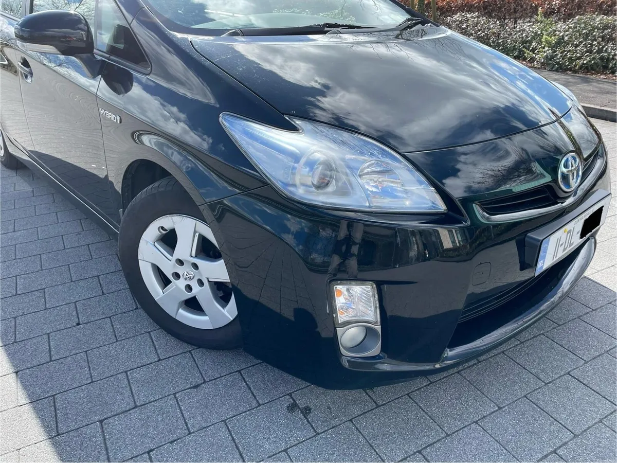 Toyota Prius 2011 Hybrid - Image 3