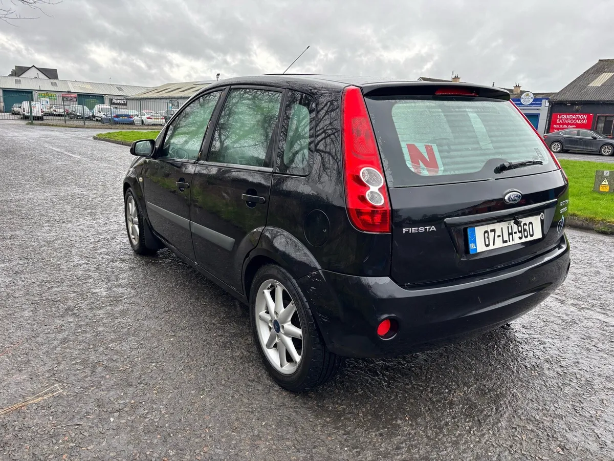Ford fiesta - Image 4