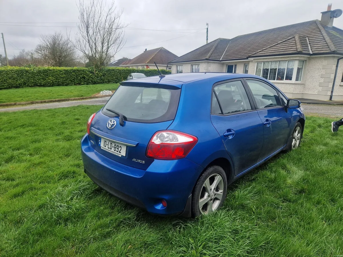 Toyota Auris 2010 - Image 1