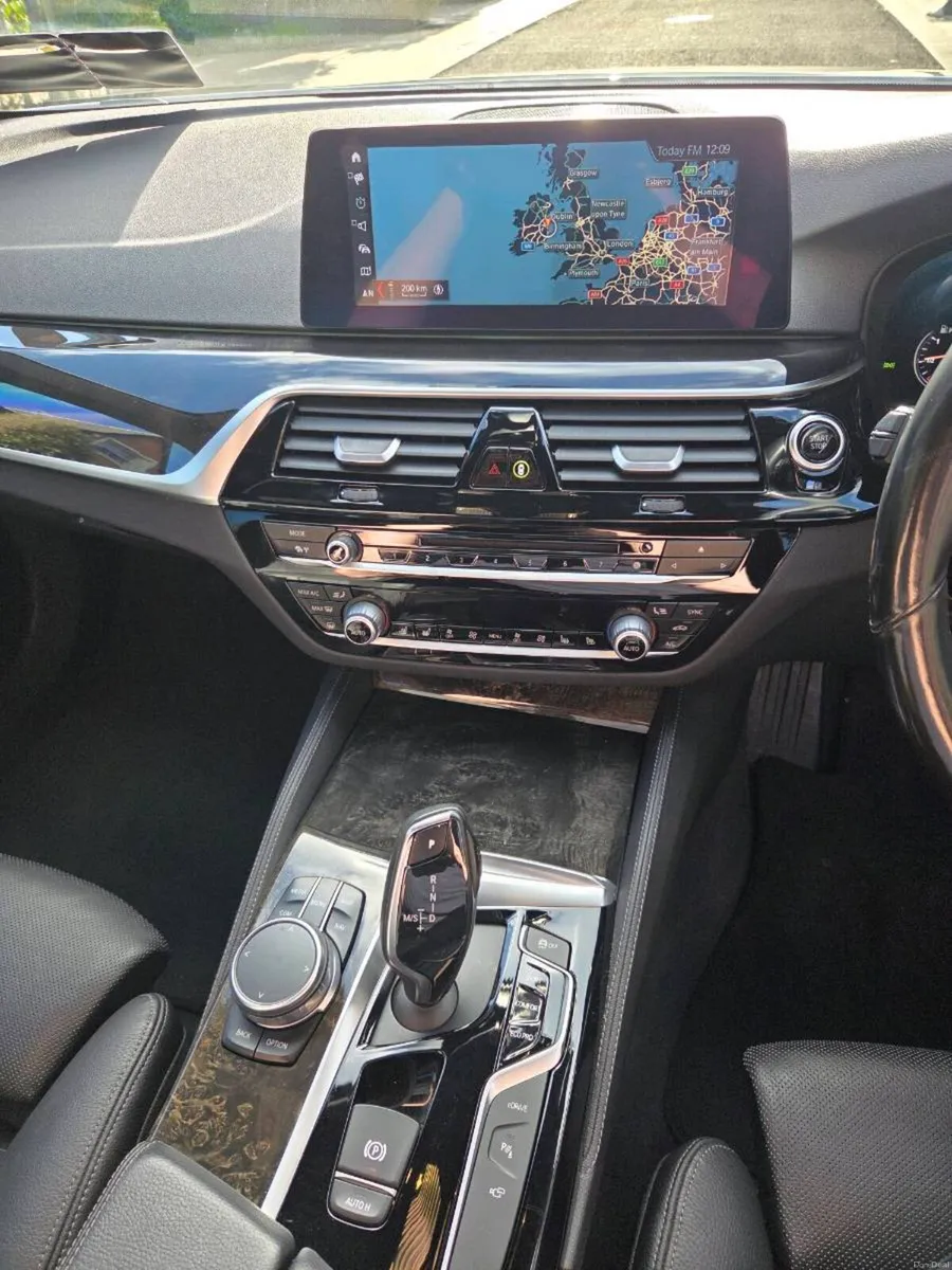 2017 BMW 530e (G30) M Sport - Image 3