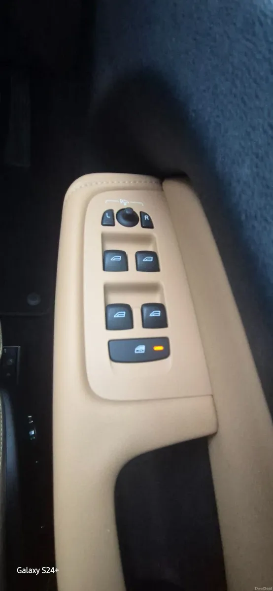 2021 Volvo XC60 Inscription AWD - Image 4