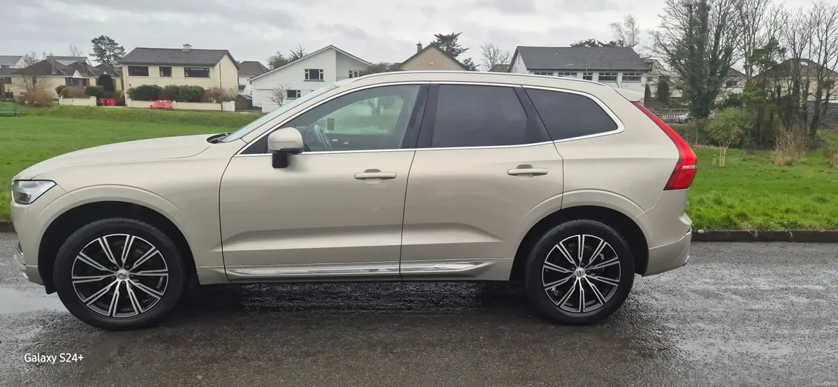 2021 Volvo XC60 Inscription AWD - Image 2