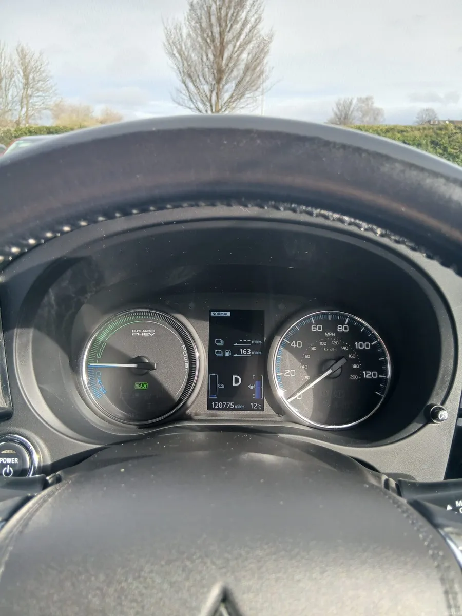 Mitsubishi outlander plug in hybrid - Image 2