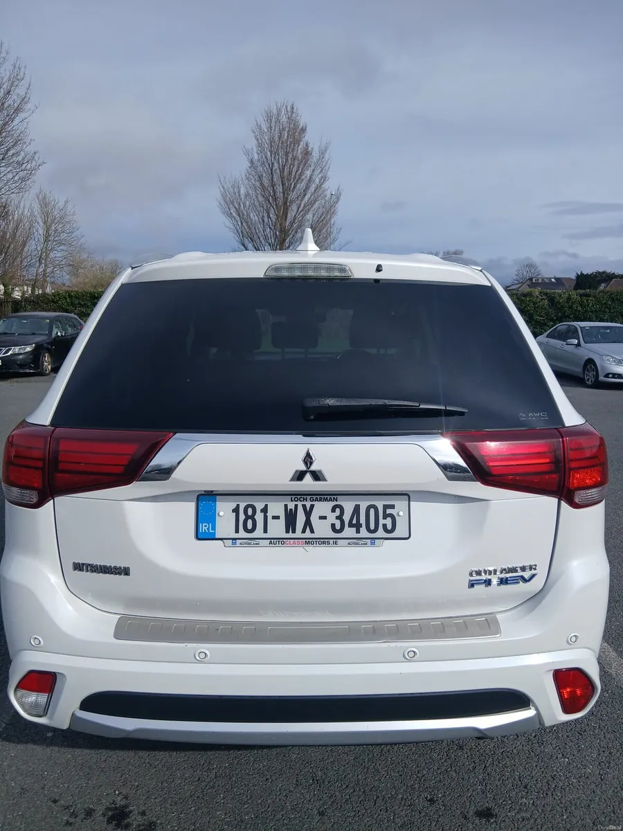 Mitsubishi outlander plug in hybrid - Image 3