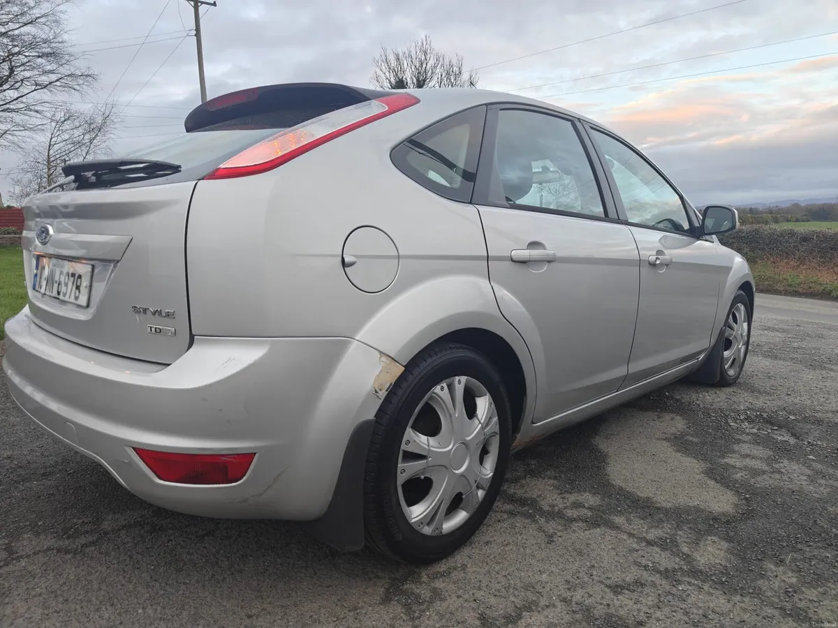 2010 Ford focus - Image 2