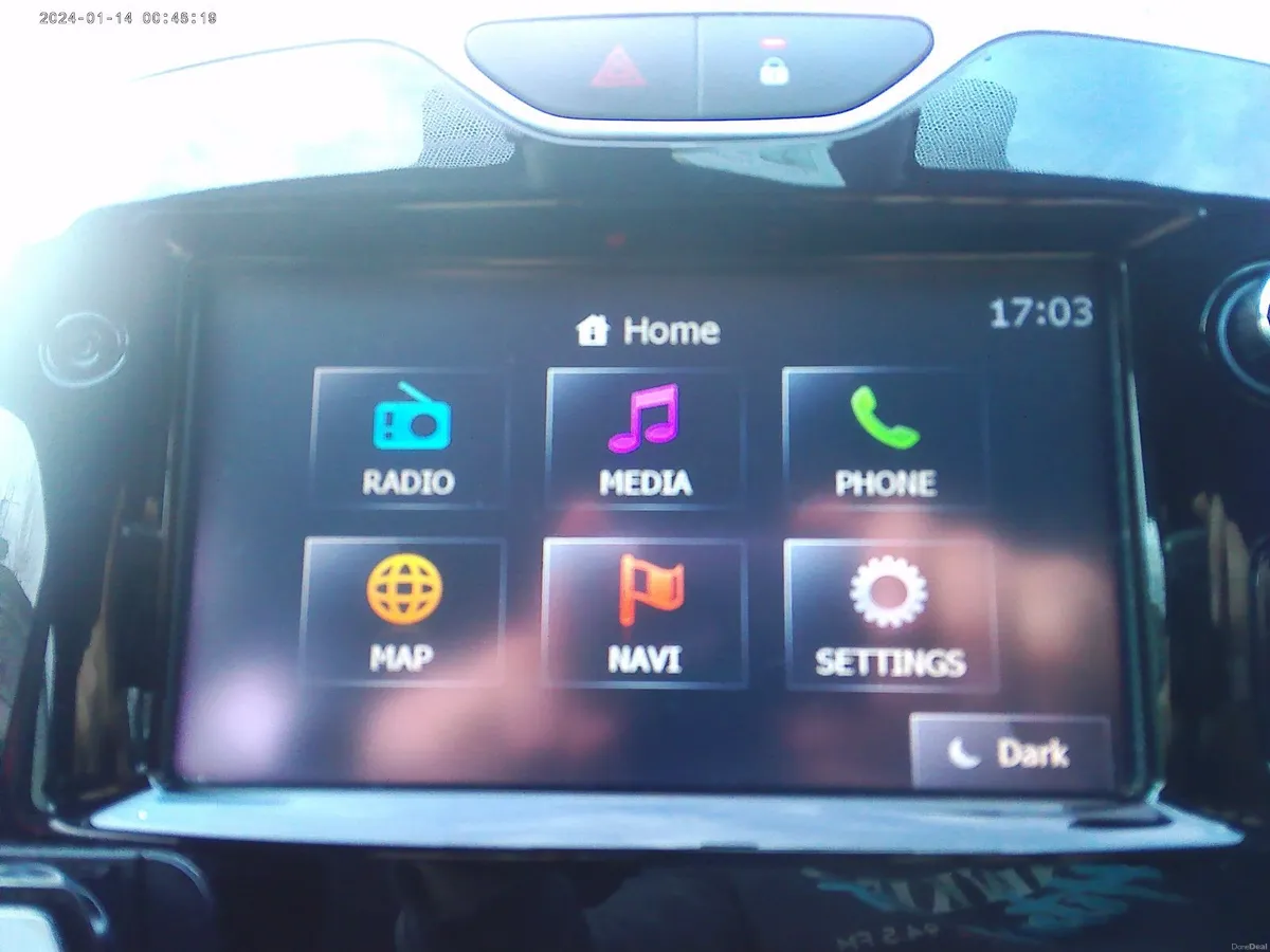 Renault Clio 1.1 petrol low KM'S - Image 2