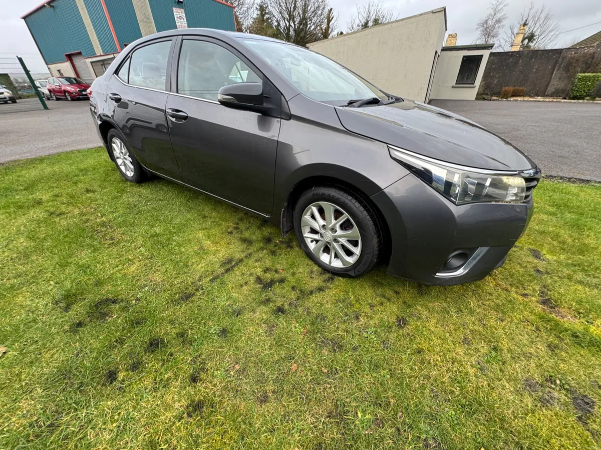 Toyota Corolla 2014 - Image 2