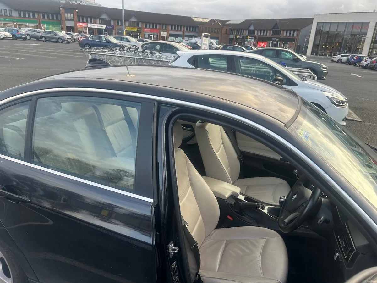 BMW 3-Series 2011 - Image 4