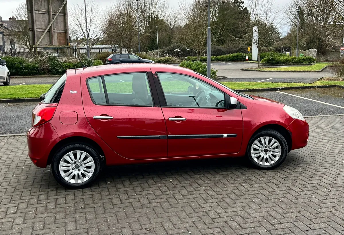 Renault Clio 2010 1.2 Petrol new nct 11/26 tax - Image 2