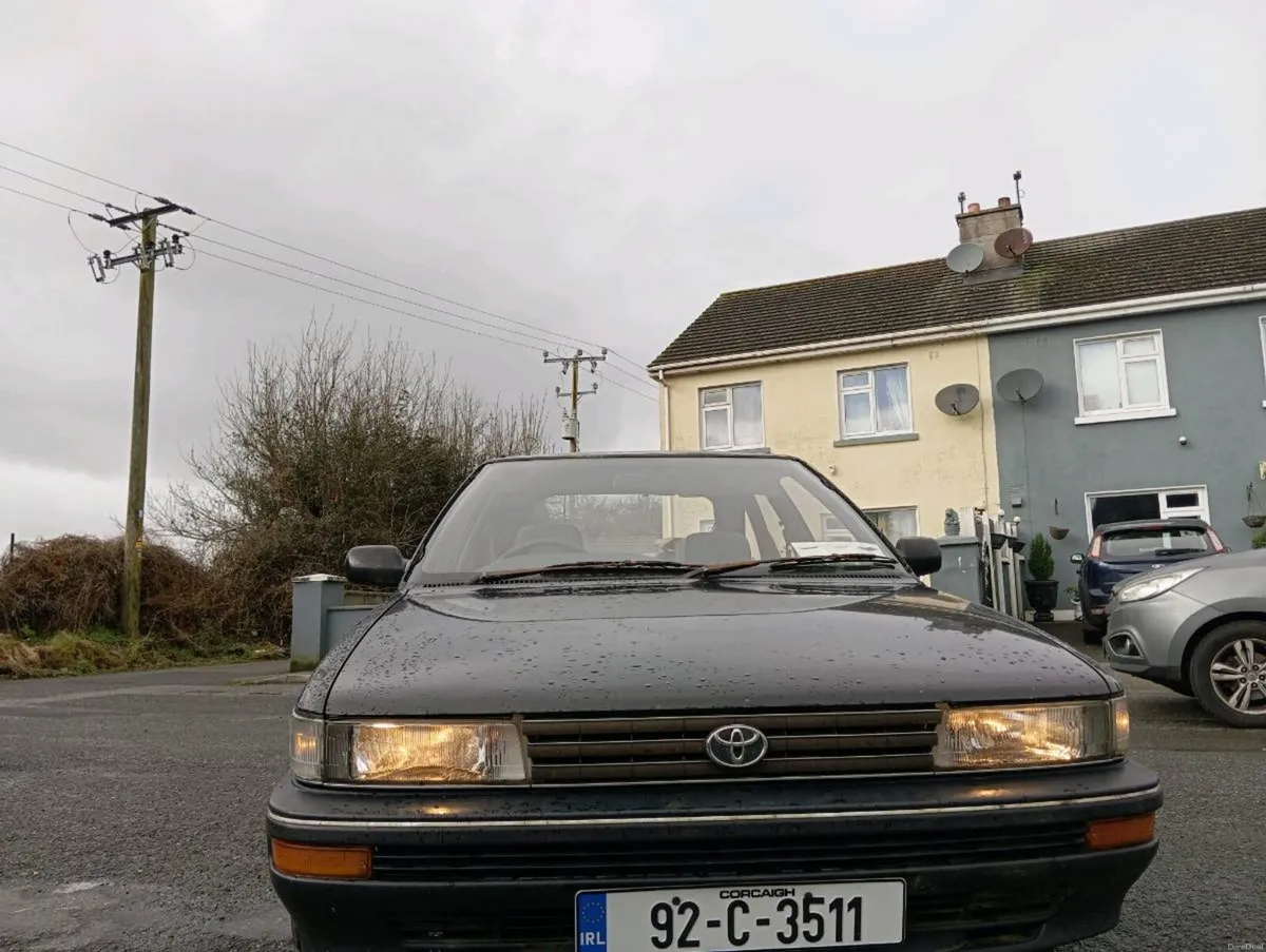 Toyota corolla liftback - Image 3